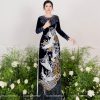 Thuê áo dài đen hoạ tiết chim Hạt khi làm sui