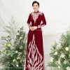 Thuê áo dài đỏ hoạ tiết đính hạt lắp lánh