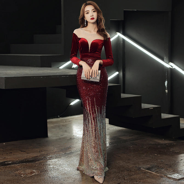 Váy công chúa dự tiệc màu đỏ giúp các cô nàng nổi bật hơn trong các bữa tiệc