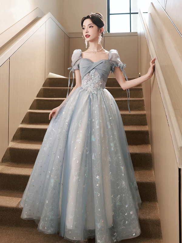 Nên chọn những mẫu đầm phù hợp với vóc dáng và sở thích của mình để trở nên tự tin trong các bữa tiệc