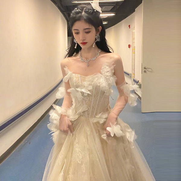 Đầm công chúa cúp ngực giúp khoe trọn bờ vai đầy quyến rũ