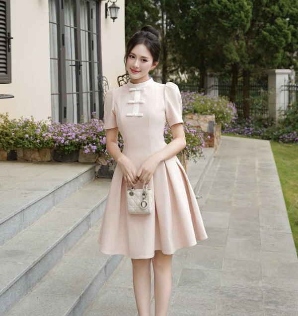 Đầm ngắn màu hồng pastel nhẹ nhàng, nữ tính