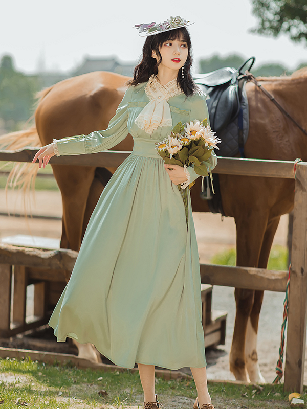 Đầm vintage màu xanh ngọc thích hợp chụp hình ngoài trời