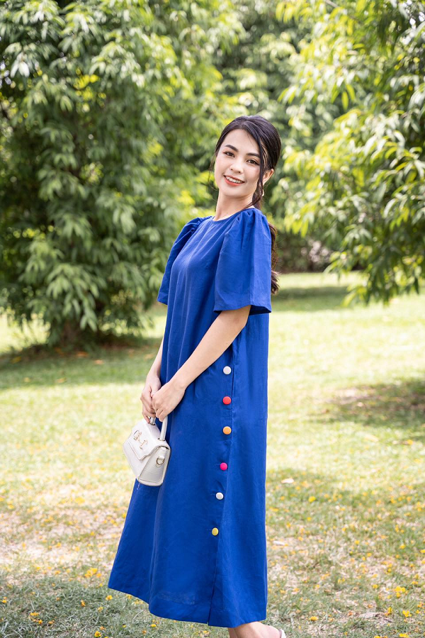 Mẫu đầm suông xanh coban dạo phố