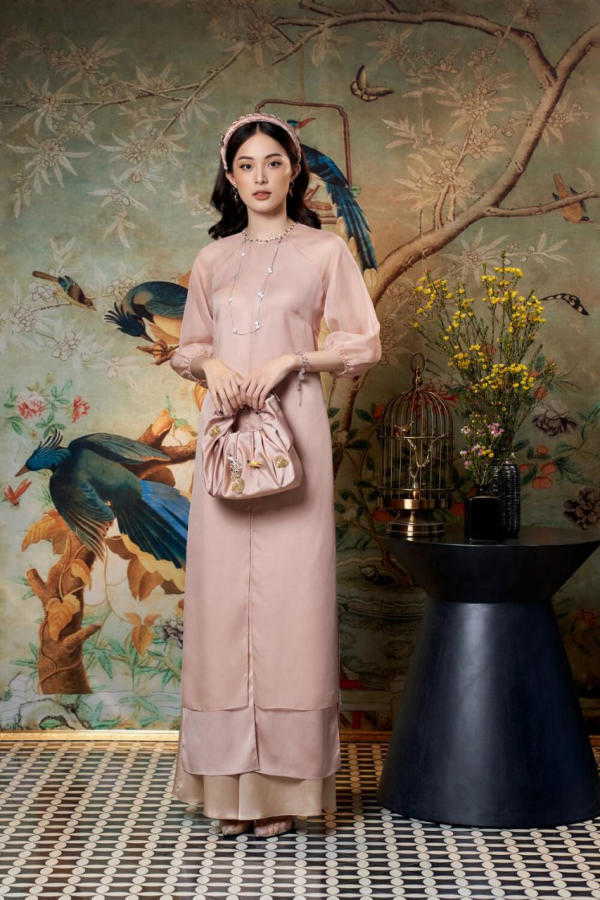 Áo dài đơn giản, màu sắc nhã nhặn