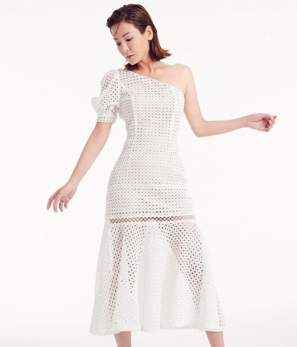 Nét đẹp kiêu sa và quyến rũ của người phụ nữ sẽ được phô diễn nhờ vào thiết kế đuôi cá xẻ vai