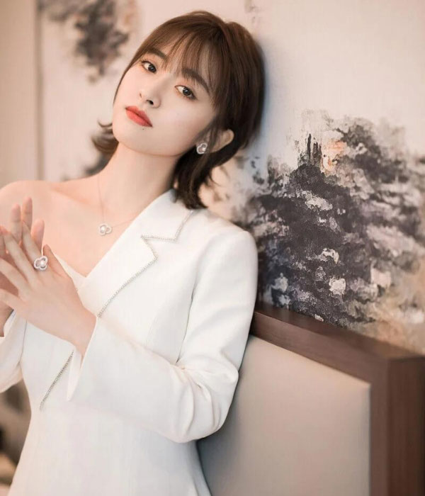 Diện lên chiếc váy vest cá tính khẳng định đẳng cấp nữ quyền