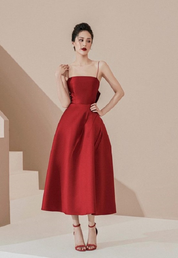 Đầm đỏ nổi bật, sang trọng cho phái đẹp dự tiệc