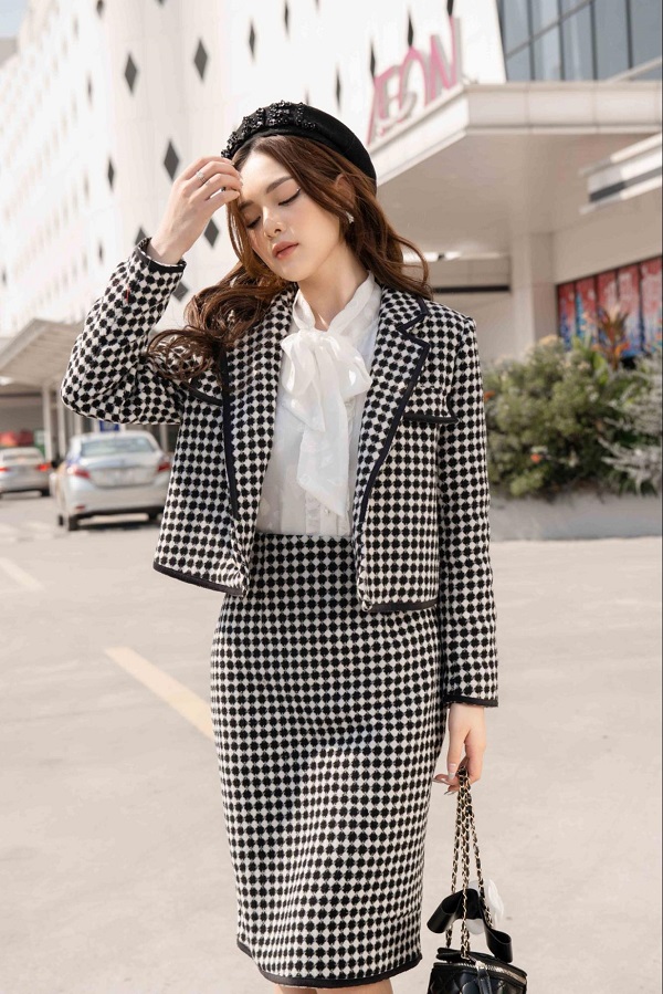 Tiểu thư sang trọng với set áo khoác vest dạ và chân váy bút chì tôn dáng, nữ tính