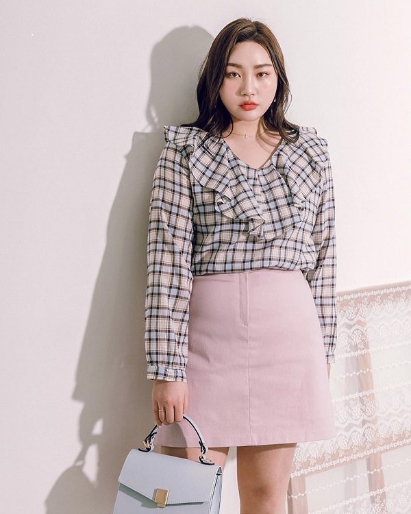 Set chân váy cạp cao và áo ca rô phối cùng dây dùng mảnh cho người mập