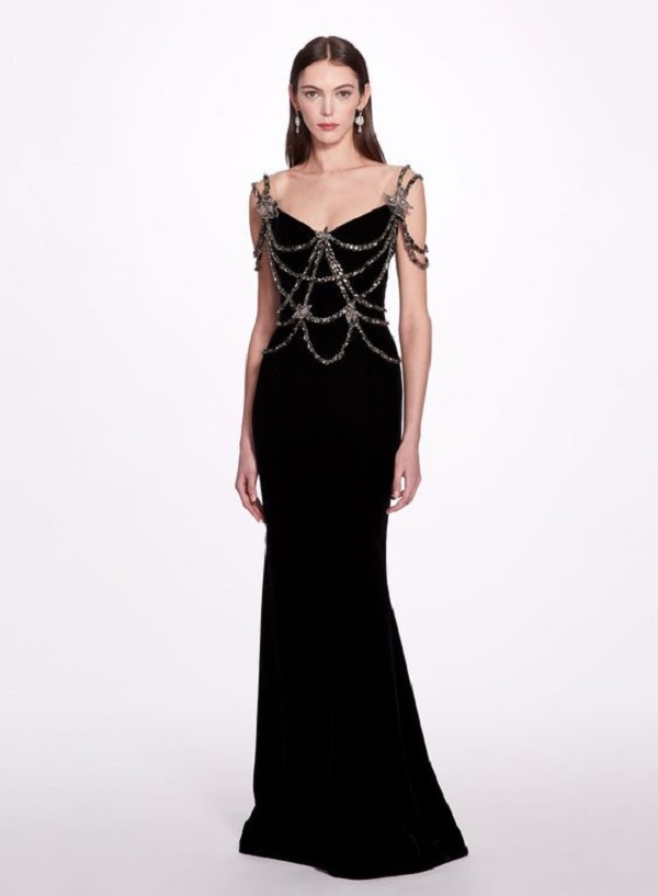 Hoạ tiết độc đáo với đầm dự tiệc đen sang trọng