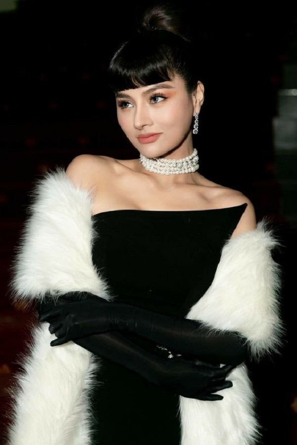 Lựa chọn trang sức, khăn choàng có mẫu váy dự tiệc màu đen