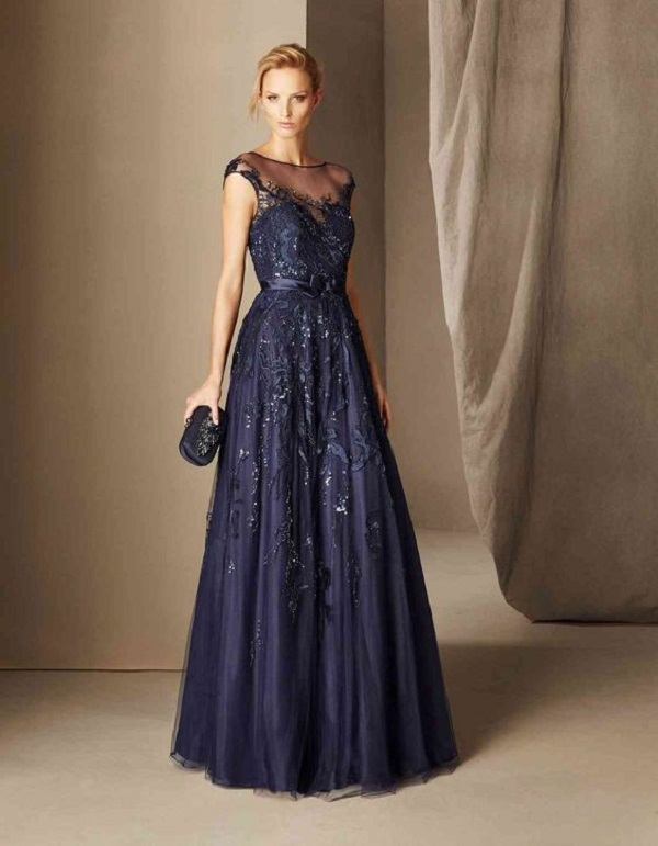 Mẫu áo đầm đẹp tuổi 40 xòe phối ren sang trọng