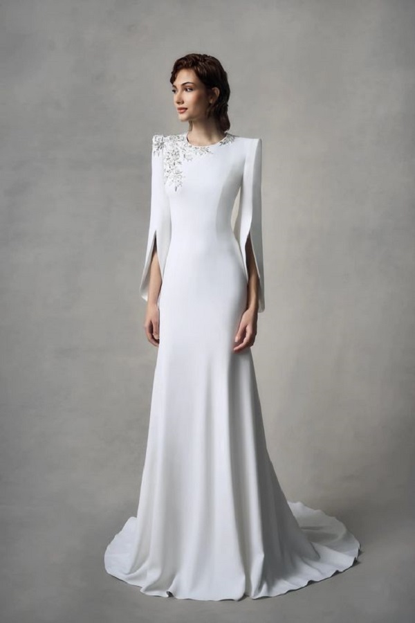 Mẫu đầm trắng dài tay cách điệu cổ tròn quý phái, thanh lịch