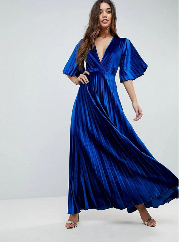 Đầm nhung kiểu xếp ly độc đáo, giúp người mặc nổi bật hơn 