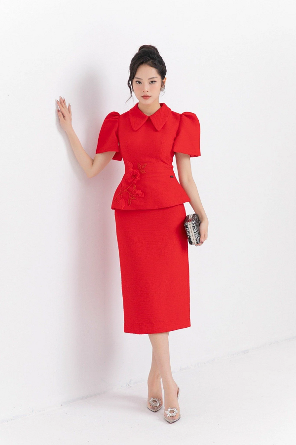 Váy đỏ tay phồng khoe eo thon gon, tinh tế
