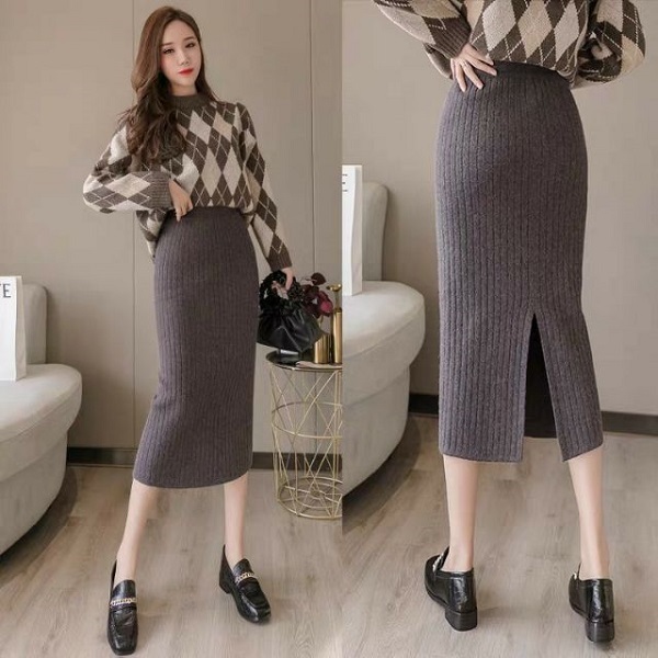 Kiểu váy len bút chì xẻ tà phía sau