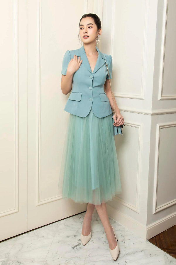 Chân váy voan xoè nhẹ phối áo vest ngắn tay dự tiệc
