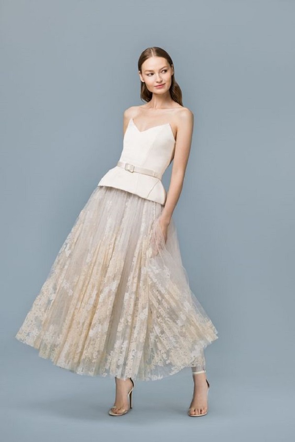 Váy hoạ tiết hoa dáng xòe xếp ly ấn tượng