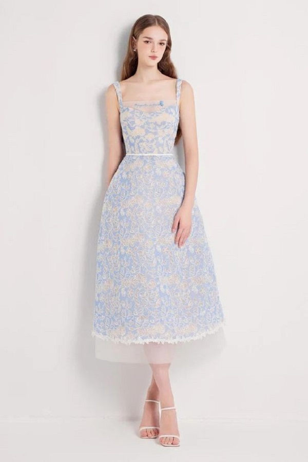 Váy ren 2 dây quyến rũ với họa tiết ren tinh tế, tôn lên nét gợi cảm và thanh lịch.