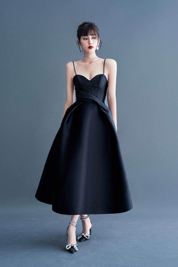 Giày cao gót giúp tạo sự thanh lịch