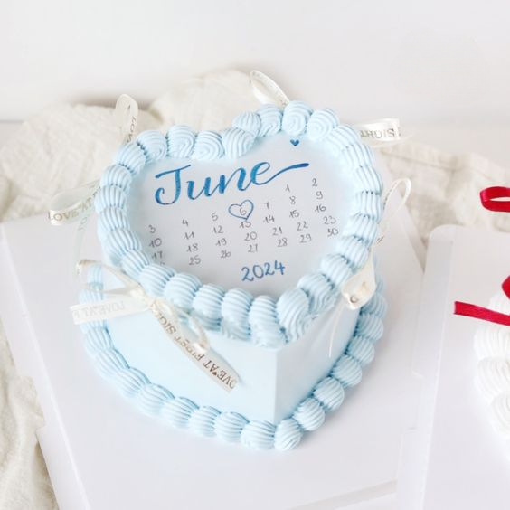 Bánh sinh nhật trái tim đốt cháy sang trọng