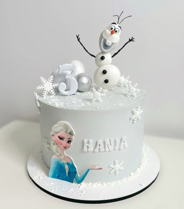 Bánh sinh nhật Elsa nhỏ gọn, phù hợp cho tiệc gia đình