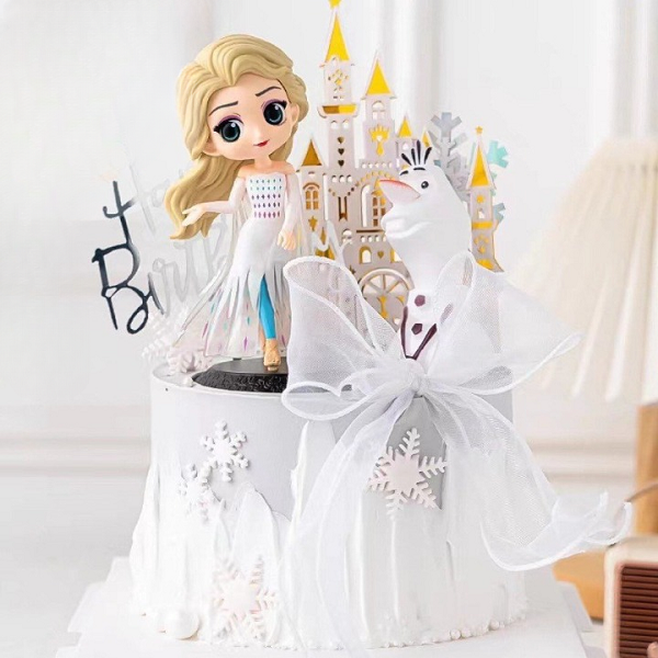 Bánh sinh nhật Elsa 3D với nền tuyết trắng tuyệt đẹp.
