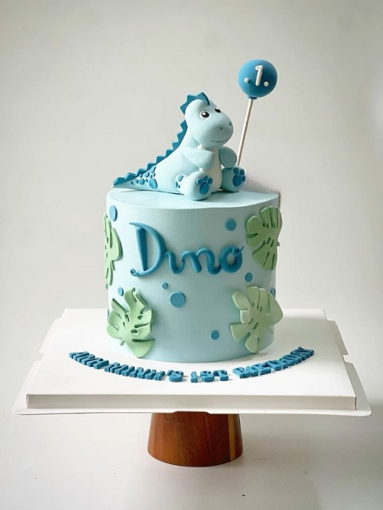 Bánh kem tạo hình khủng long 3D chân thực với chi tiết sống động.