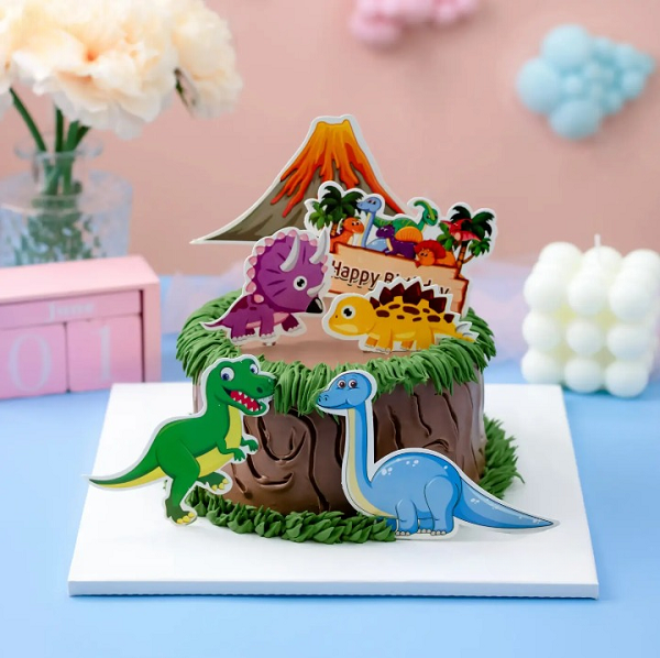 Mẫu bánh sinh nhật khủng long hoạt hình dễ thương dành cho bé trai.