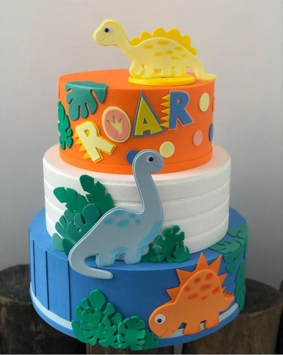 Bánh kem khủng long 3 tầng cho bé trai đẹp