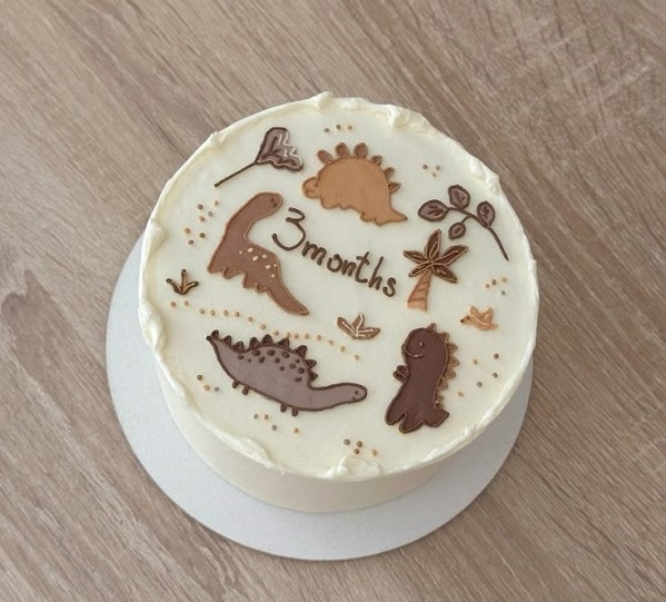 Bánh khủng long size nhỏ cho 2-3 người ăn