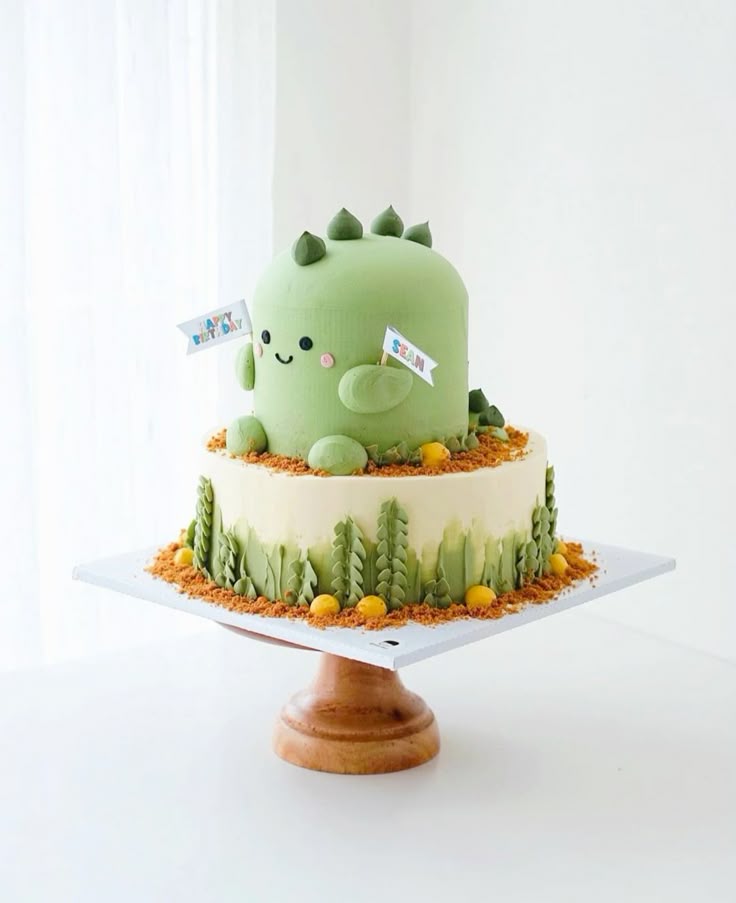 Bánh sinh nhật khủng long 2 tầng ngộ nghĩnh, dễ thương cho bé trai