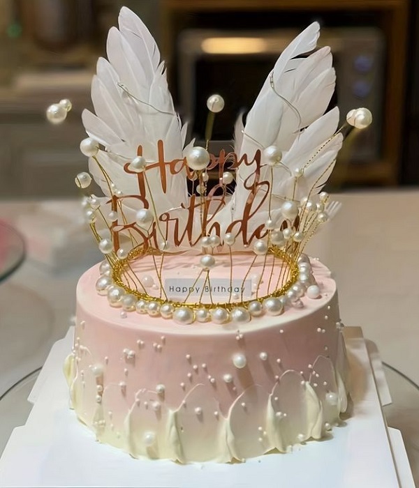Bánh kem vương miện sang trọng đính ngọc trai lấp lánh