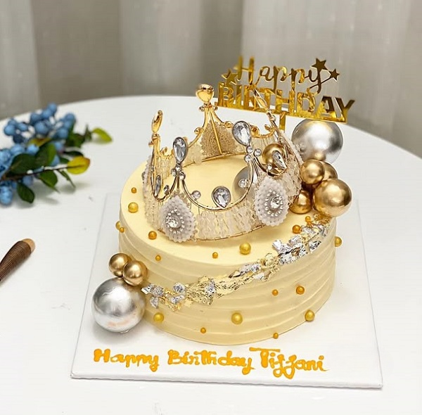 Mẫu bánh sinh nhật vương miện hoàng tử