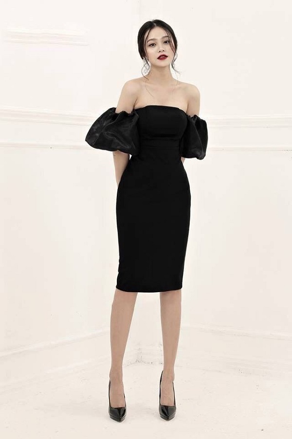 Thiết kế tay phồng thời thượng kết hợp dáng ôm tôn dáng, phù hợp với phong cách sang trọng