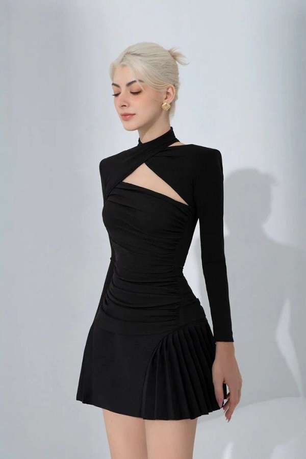 Đầm đen cut-out cá tính