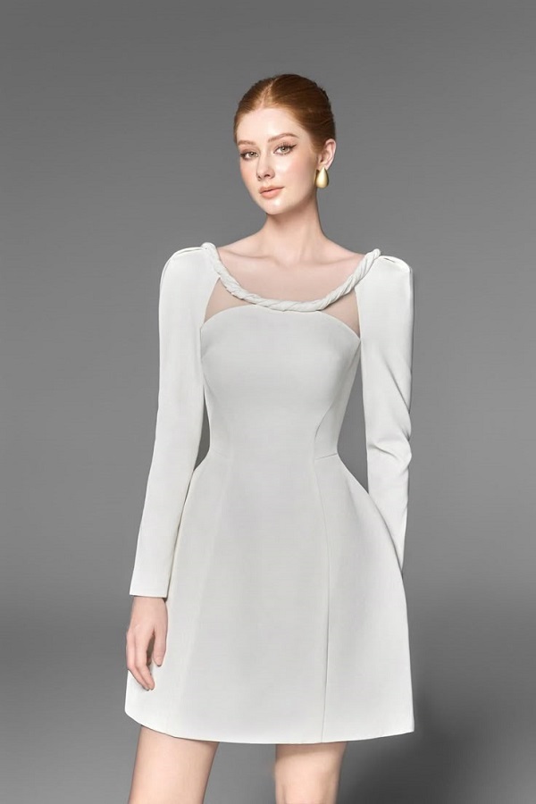 Váy tay dài với chất liệu cao cấp, mang đến vẻ đẹp quý phái và thanh lịch trong những bữa tiệc trang trọng.