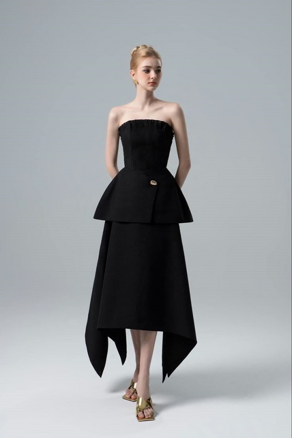 Đầm peplum giúp che khuyết điểm vòng hai, tôn dáng thanh lịch.