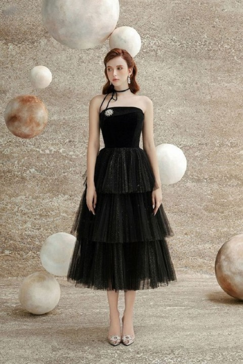 Đầm xếp tầng với thiết kế độc đáo, giúp tạo hiệu ứng bồng bềnh.