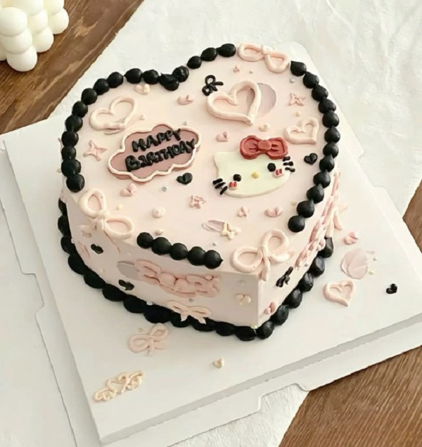 Mẫu bánh kem trái tim cho bé gái yêu thích mèo Kitty