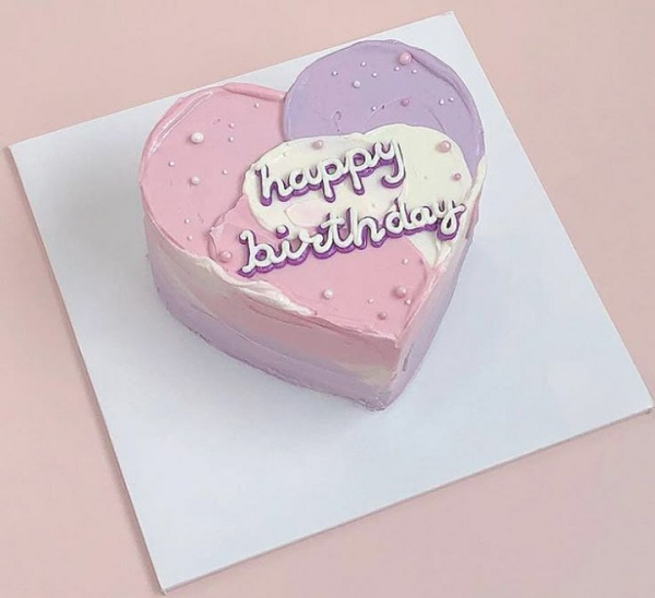 Bánh sinh nhật trái tim kiểu Hàn Quốc trang trí tinh tế