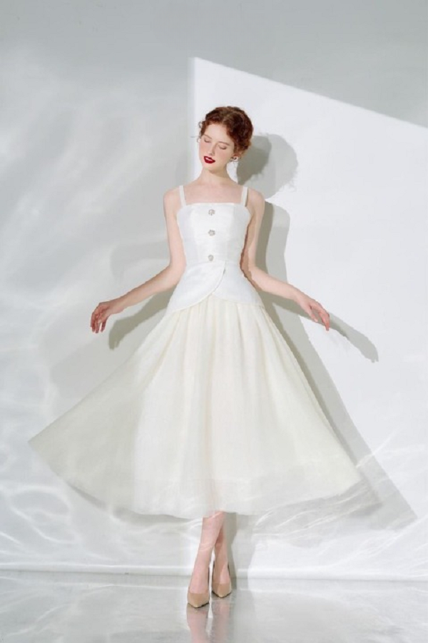 Váy xoè 2 dây nữ tính, thu hút mọi ánh nhìn