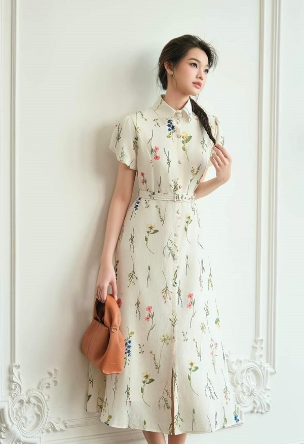 Đầm hoa nhí dài qua gối, mang phong cách nữ tính, nhẹ nhàng và đầy sức sống
