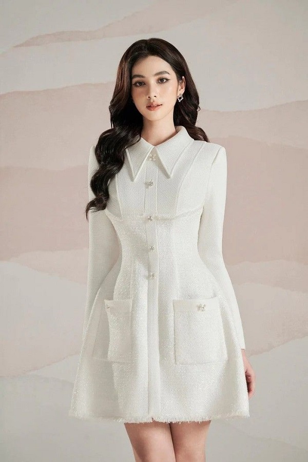 Đầm cổ bẻ mang nét đẹp cổ điển, tinh tế, phù hợp cho những buổi tiệc sang trọng.