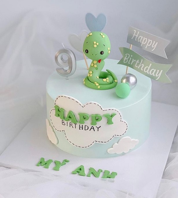 Bánh kem mini cho bé tuổi Tỵ, rắn baby kèm dòng tên bé nổi bật