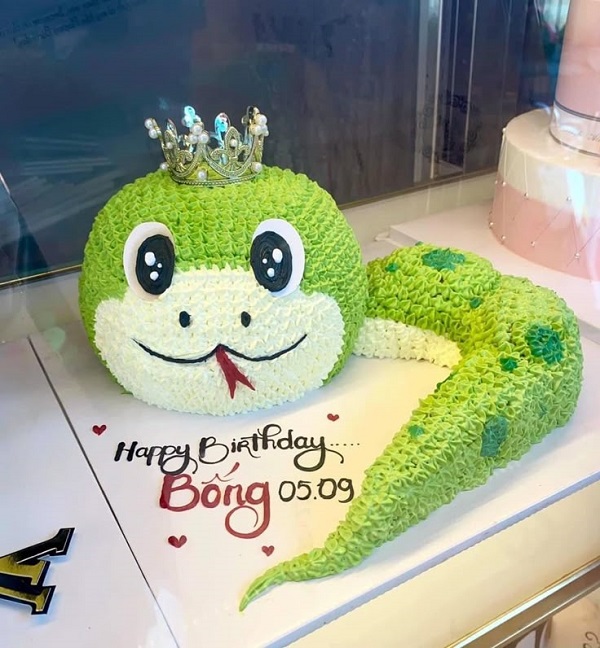 Bánh kem 3D hình rắn uốn lượn sống động như thật
