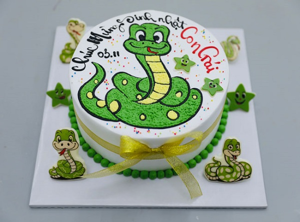 Bánh sinh nhật tuổi rắn cho con gái