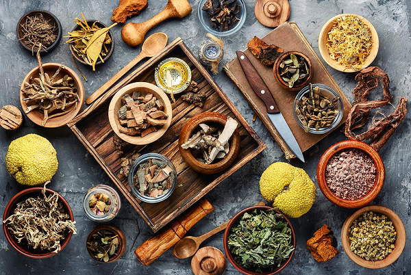 Thảo mộc là một trong những nguyên liệu hữu ích để làm thuốc dược liệu