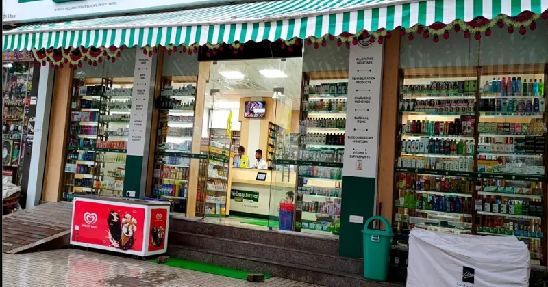 Mẫu quầy thuốc tây đẹp với diện tích rộng lớn